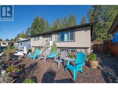 4505 16 St, House other with 4 bedrooms, 2 bathrooms and 4 parking in Vernon BC | Image 2