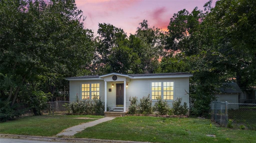 Thompson St, Hillsboro, TX 76645