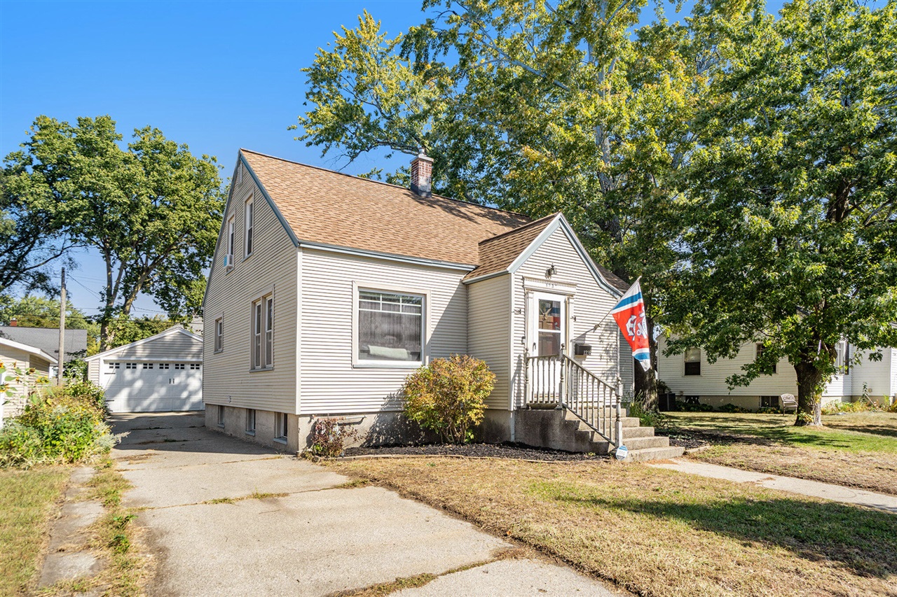 Slayton Ave, Grand Haven, MI 49417
