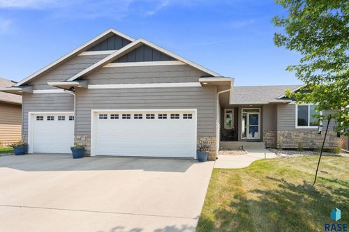3604 S Home Plate Ave, Sioux Falls, SD, 57110-8538 | Card Image