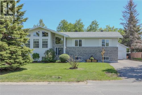 142 Gordon St, Garson, ON, P3L1M9 | Card Image