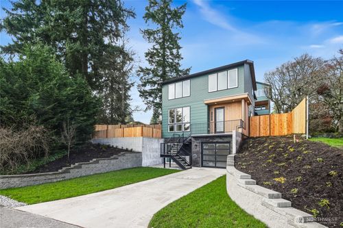 11741 23rd Pl Ne, Seattle, WA, 98125-5246 | Card Image