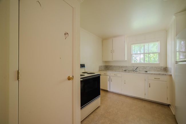 1005 Center St, House other with 3 bedrooms, 2 bathrooms and null parking in Wharton TX | Image 11