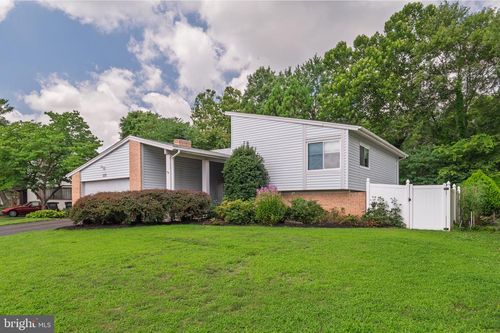 137 S Fox Rd, STERLING, VA, 20164-1310 | Card Image