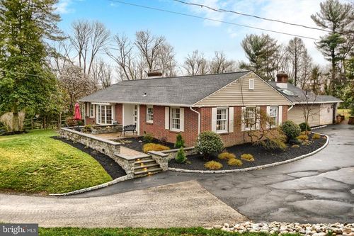 4 Bullens Ln, Wallingford, PA, 19086-6612 | Card Image