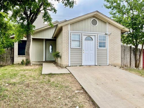 1923 Castle Gate Cir, San Marcos, TX, 78666-2221 | Card Image