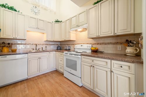 a-550 Heritage Vlg, Southbury, CT, 06488-1617 | Card Image