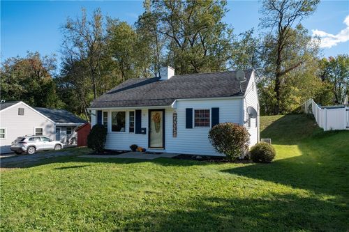 23 Walnut St, Brighton Twp, PA, 15009-1035 | Card Image