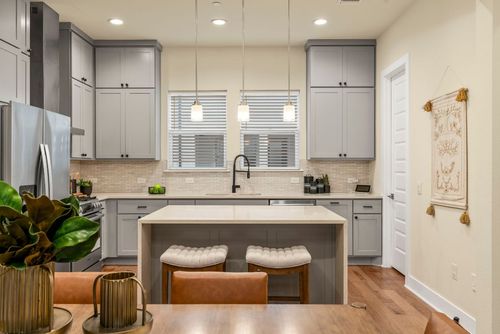 88-4105 Mckinley Fields Dr, Austin, TX, 78731-4411 | Card Image