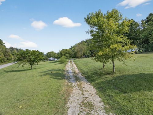 3890 Robinson Rd, Thompsons Station, TN, 37179-5253 | Card Image