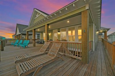 968 Pelican Lane, House other with 3 bedrooms, 2 bathrooms and null parking in Crystal Beach TX | Image 2