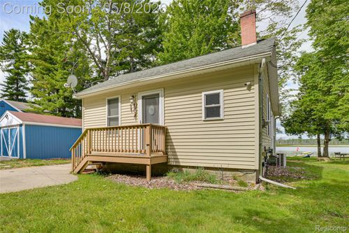 805 Rainbow Dr, East Tawas, MI, 48730-9651 | Card Image