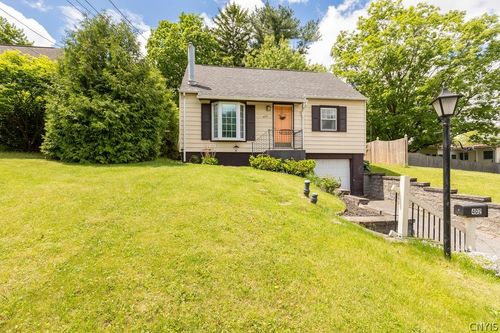 402 Beverly Dr, Syracuse, NY, 13219-2729 | Card Image