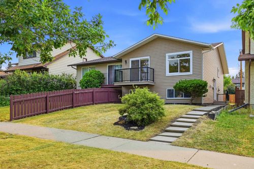 1387 Berkley Dr Nw, Calgary, AB, T3K1T5 | Card Image