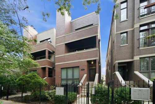 2-1117 Wood St, Chicago, IL, 60622-3244 | Card Image
