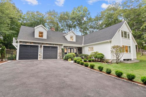 60 Greenleaf Dr, Stamford, CT, 06902-1724 | Card Image