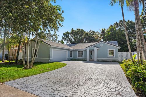 1811 Sw 124th Way, Miramar, FL, 33027-2533 | Card Image