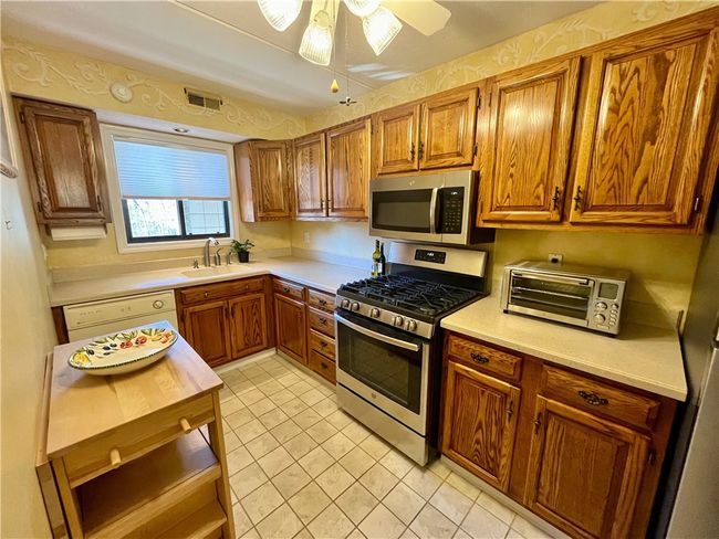 APT-3-206 - 650 E Greenwich Ave, Condo with 2 bedrooms, 2 bathrooms and 2 parking in West Warwick RI | Image 5