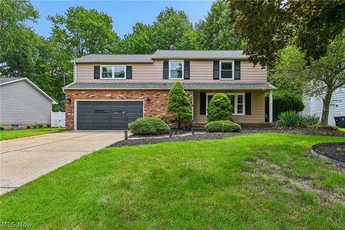5268 Hickory Dr, Lyndhurst, OH, 44124-1049 | Card Image