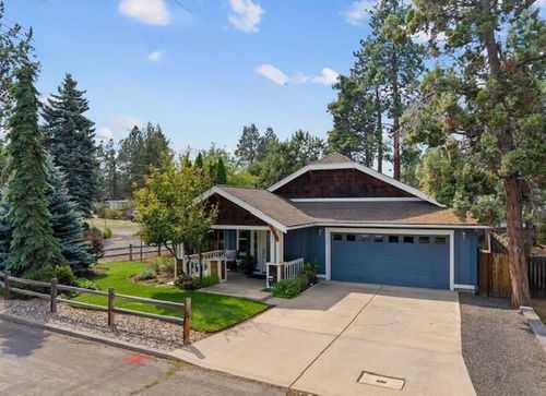 977 Sw Hill St, Bend, OR, 97702-1257 | Card Image