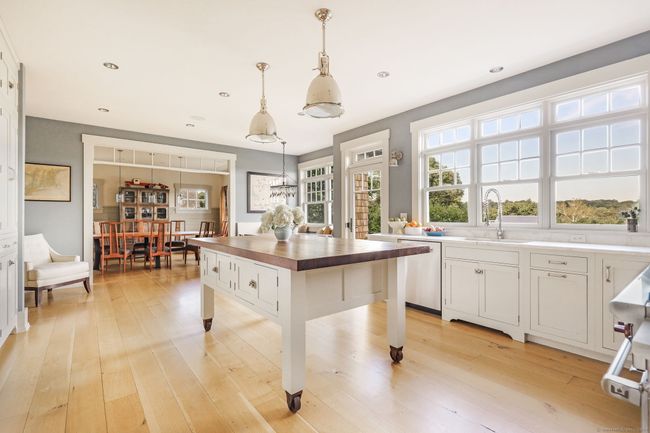 Gourmet eat-in kitchen | Image 6