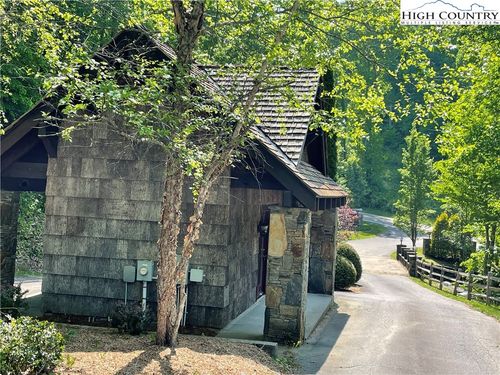 5 Granite Ridge Cir, Jefferson, NC, 28640 | Card Image