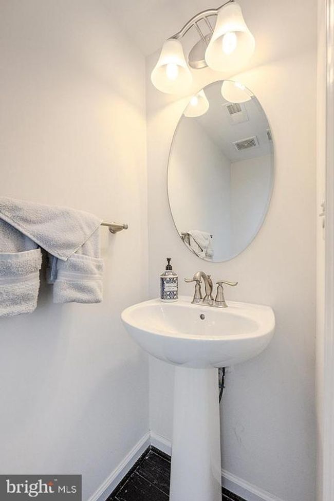 10793 Hinton Way, Townhouse with 3 bedrooms, 4 bathrooms and null parking in MANASSAS VA | Image 12