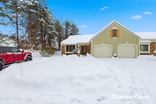 17496 Meadow Wood Rd, Spring Lake, MI, 49456-9448 | Card Image