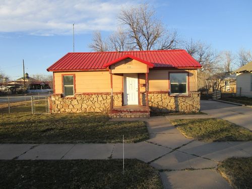201 E 6th St, Quanah, TX, 79252-4811 | Card Image