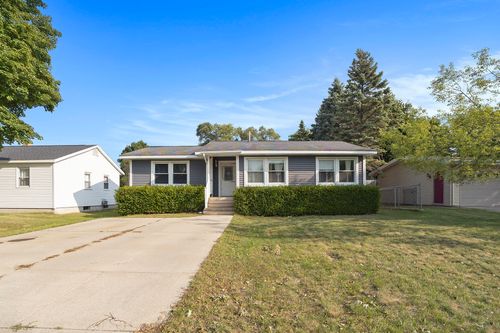 909 Russell St, Ludington, MI, 49431-1946 | Card Image