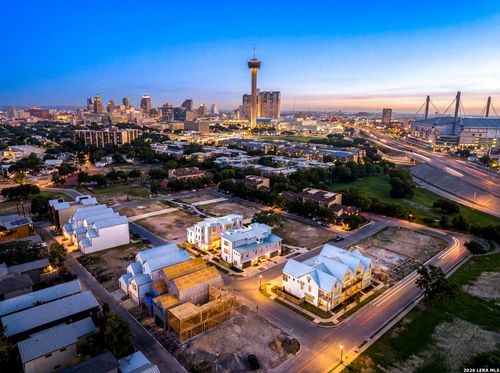 505 Burrus Pl, San Antonio, TX, 78210-1071 | Card Image