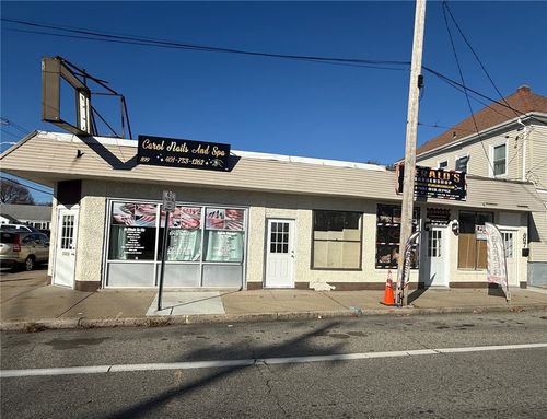 899 Cranston St, Cranston, RI, 02920-7842 | Card Image