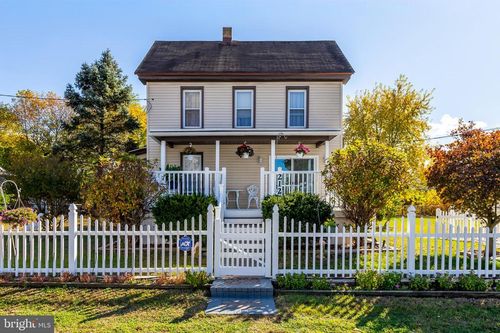 212 E Jefferson St, Paulsboro, NJ, 08066-1276 | Card Image