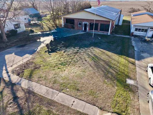 208 N 10th St, Altamont, IL, 62411-1817 | Card Image