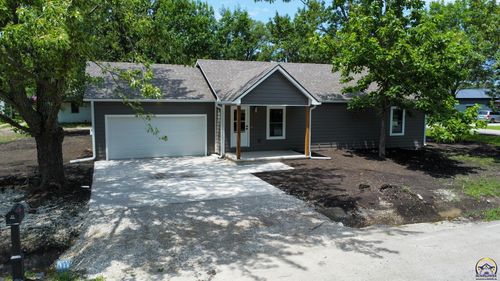 702 S 8th St, Burlington, KS, 66839-2000 | Card Image
