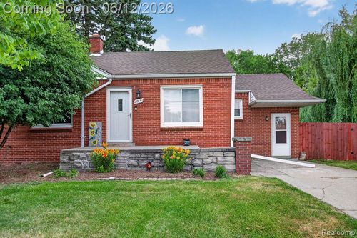 30541 Utica Rd, Roseville, MI, 48066-7337 | Card Image