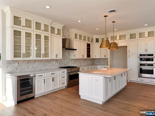 19 Muirfield Ln, River Vale, NJ, 07675-6566 | Card Image