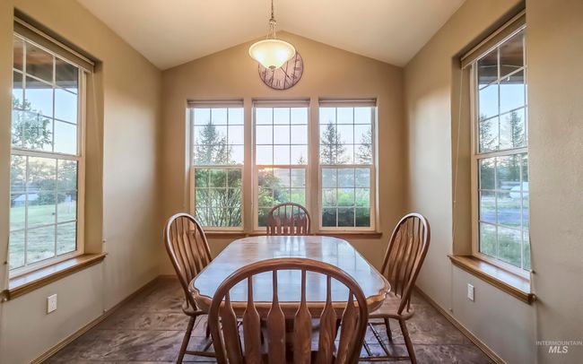1005 Viola Ln, House other with 5 bedrooms, 3 bathrooms and null parking in Viola ID | Image 10