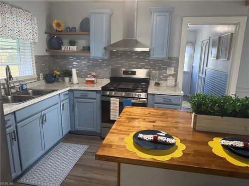 17063 Station Ln, Cape Charles, VA, 23310-4725 | Card Image