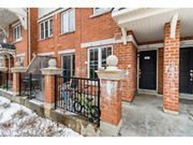 32 - 2480 Post Rd, Condo with 2 bedrooms, 2 bathrooms and 1 parking in Oakville ON | Image 2