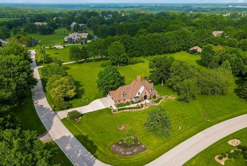 18061 Berry Hill Dr, Stilwell, KS, 66085-9432 | Card Image