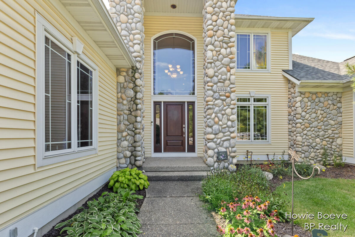 Big Rock Ct, Grandville, MI 49418