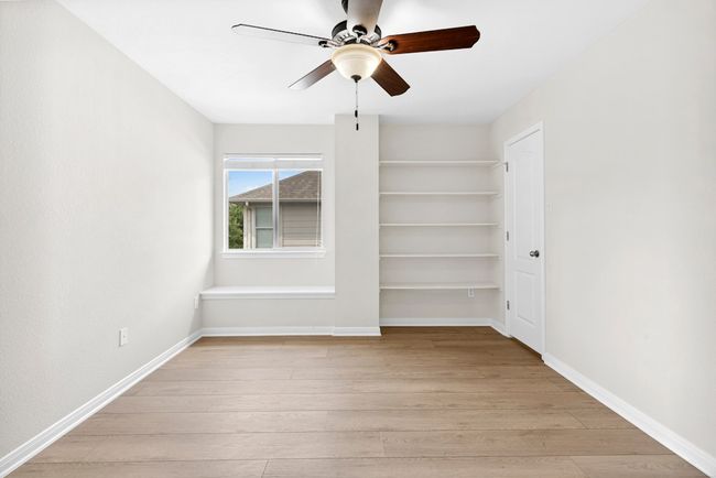 Unfurnished room featuring light wood finished floors and ceiling fan | Image 26