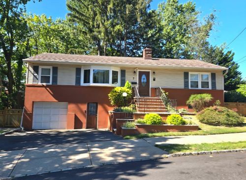7 Van Ness Ct, Maplewood, NJ, 07040-3323 | Card Image