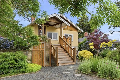 3130 Kingsley St, Victoria, BC, V8P4J4 | Card Image