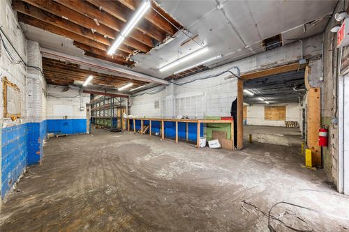 633 W Merrick Rd, Valley Stream, NY, 11580-4843 | Card Image