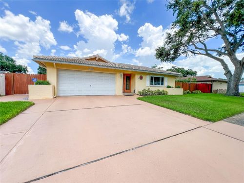 9951 121st St, SEMINOLE, FL, 33772-2107 | Card Image
