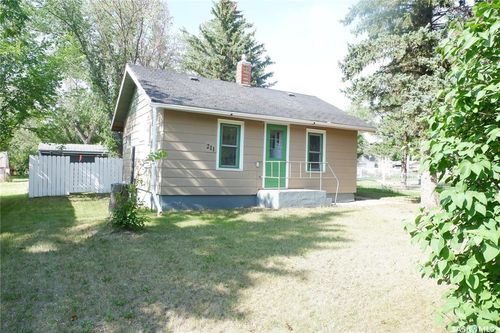 211 2nd Ave W, Mossbank, SK, S0H | Card Image