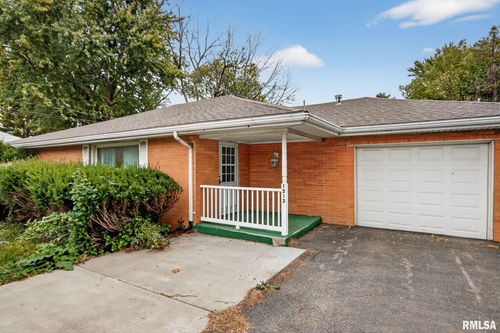 1212 N Dirksen Pkwy, Springfield, IL, 62702-4509 | Card Image