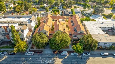 103 - Honolulu Avenue, Townhouse with 3 bedrooms, 3 bathrooms and 3 parking in Montrose CA | Image 1